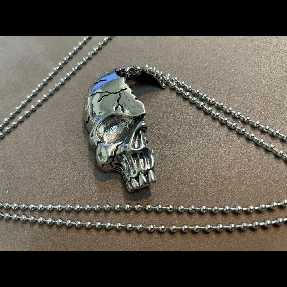 Half Broken Skull Pendant Chain Set